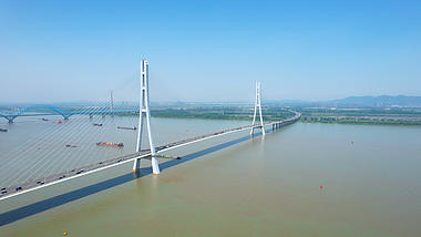 4k航拍南京长江三桥地标建筑江面船舶运输视频的预览图
