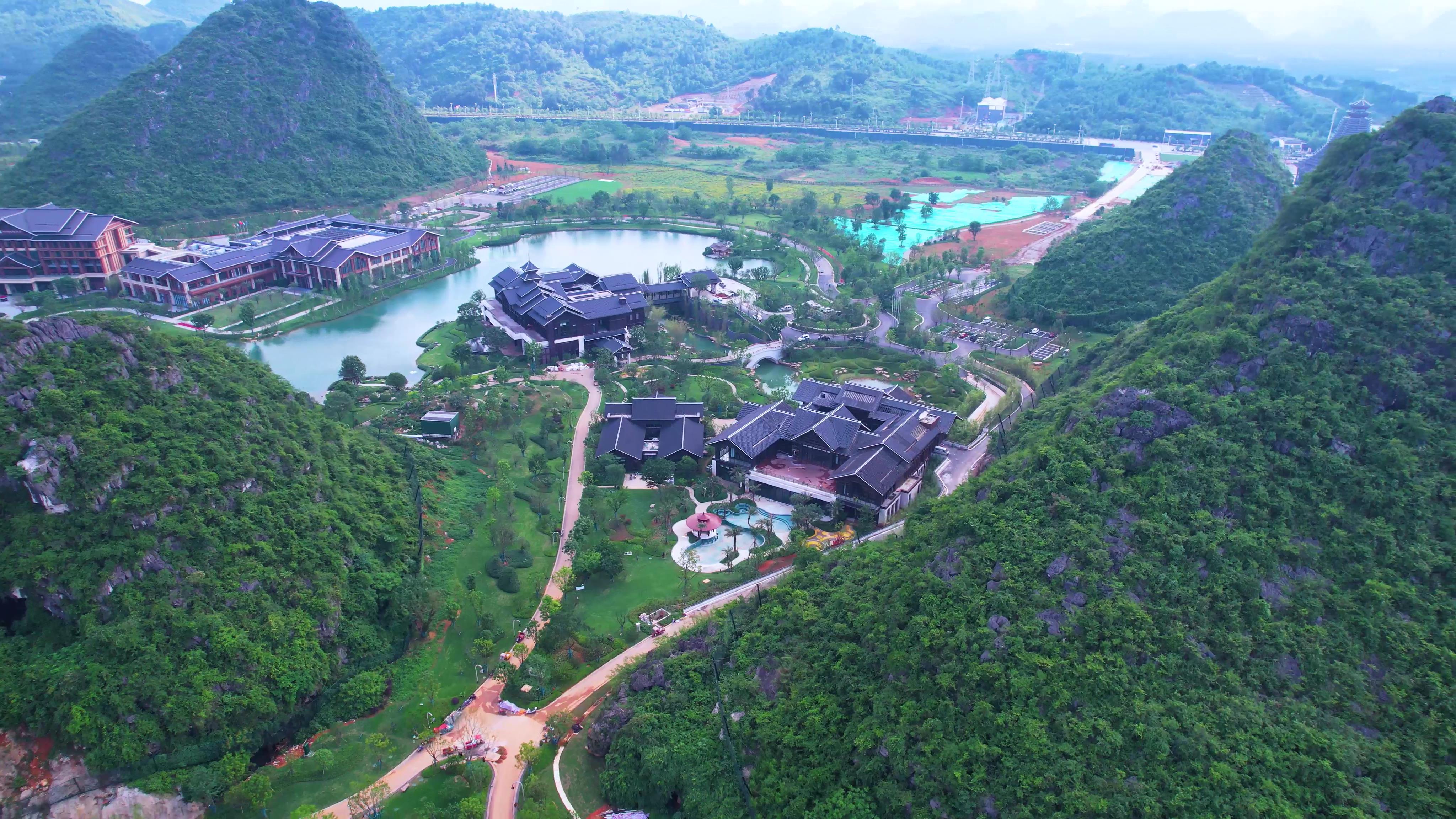 4k桂林旅游桂林融创旅游度假酒店建筑群视频的预览图