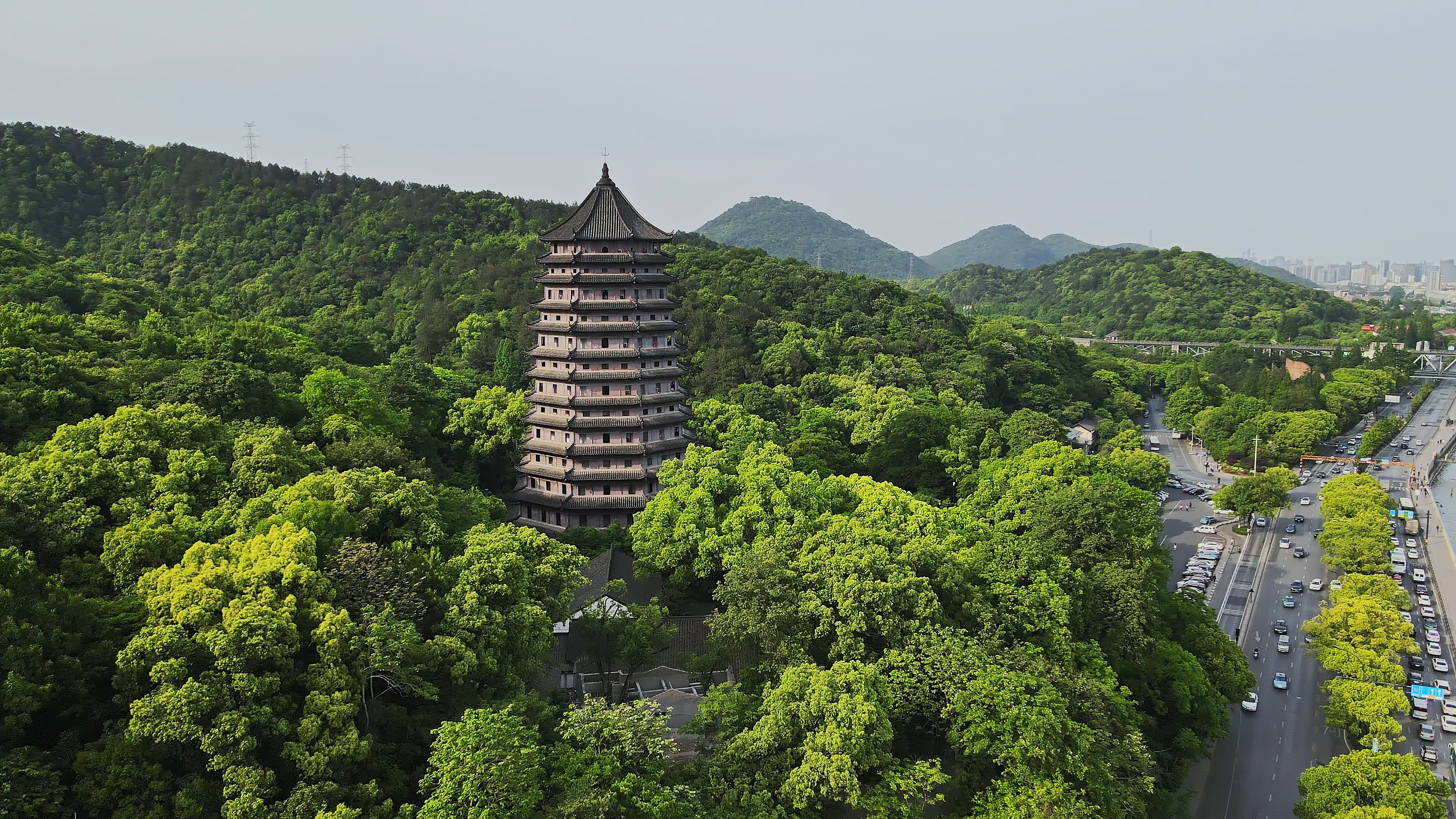 4K拍杭州旅游地标非遗千年佛塔六和塔风景区视频的预览图