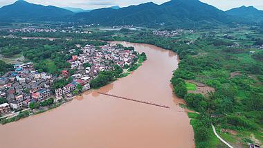 4k江河夏季暴雨洪峰水患防涝防灾航拍视频的预览图