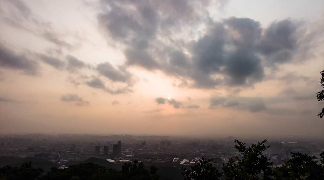 4k大气城市日落晚霞云层延时摄影视频的预览图