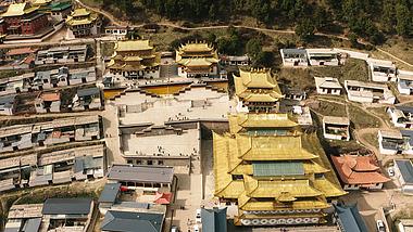 4k航拍甘南藏族自治州郎木寺寺庙景区视频的预览图