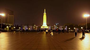 4K实拍南昌八一广场喷泉夜景延时摄影视频的预览图