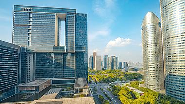 8K震撼延时杭州CBD蓝天白云科技大楼视频的预览图