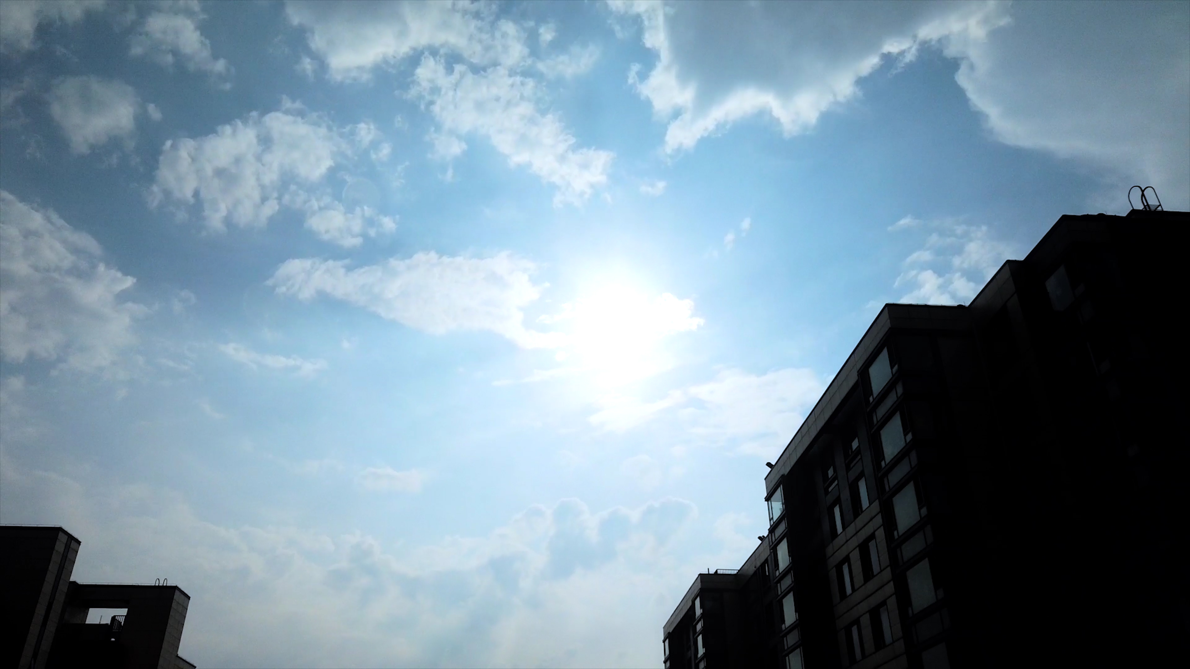 4K延时摄影夏天云层翻滚时间流逝阳光视频的预览图
