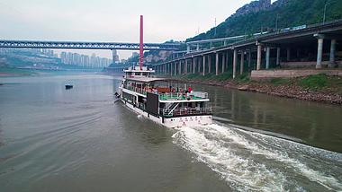 4k重庆旅游嘉陵江上的游船游客视频的预览图