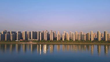 4K航拍湖南长沙湘江沿江建筑高楼城市风光倒影视频的预览图