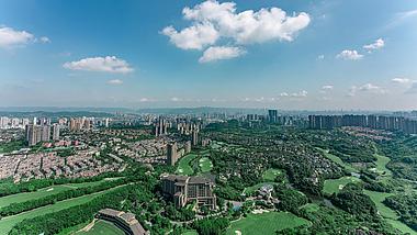 8k重庆渝北保利高尔夫别墅区蓝天白云延时视频的预览图