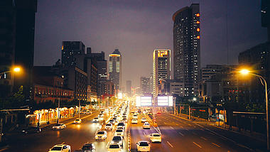4K武汉夜晚城市交通光绘车流车水马龙繁华延时实拍视频视频的预览图