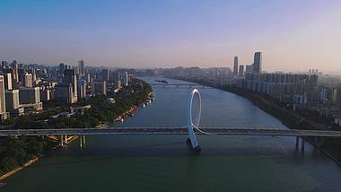 4K航拍广西柳州白沙大桥交通视频视频的预览图