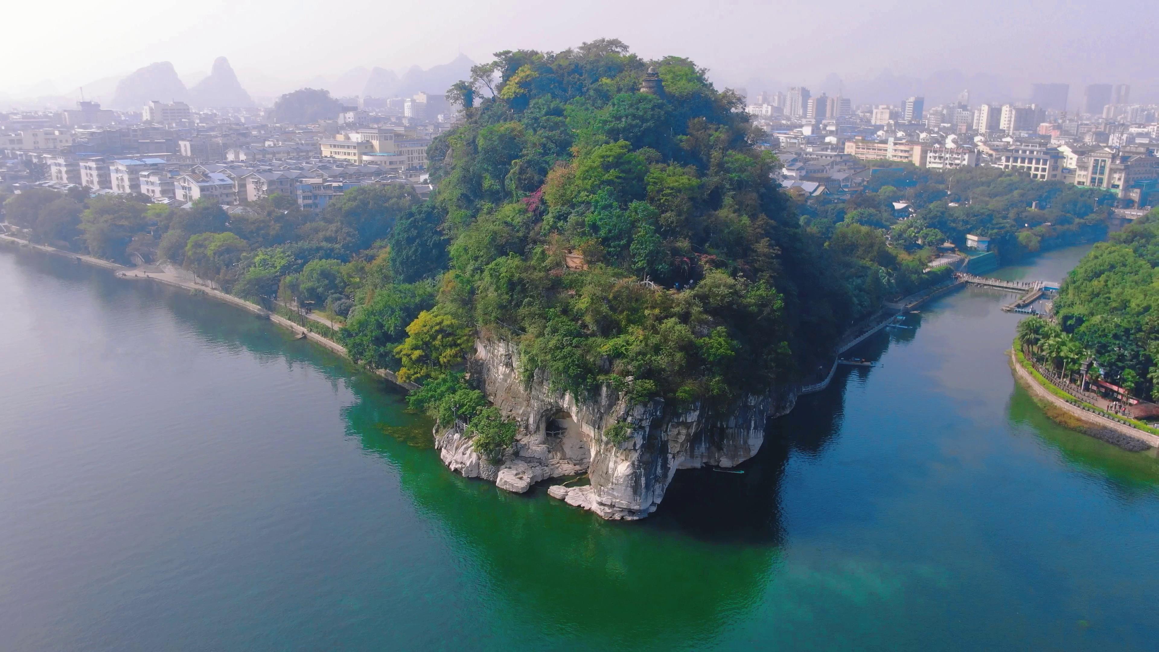 4K航拍广西桂林象鼻子旅游景区视频的预览图