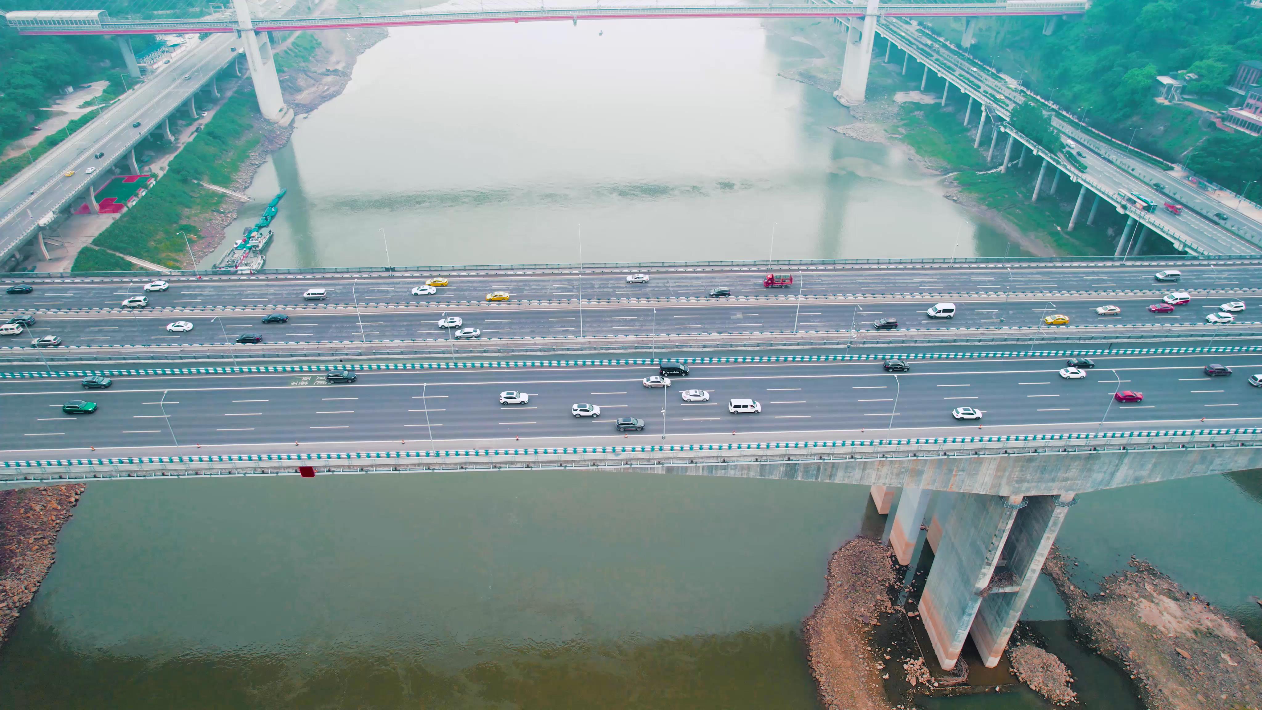 5.4k航拍重庆城市高家花园大桥车流交通车水马龙视频的预览图