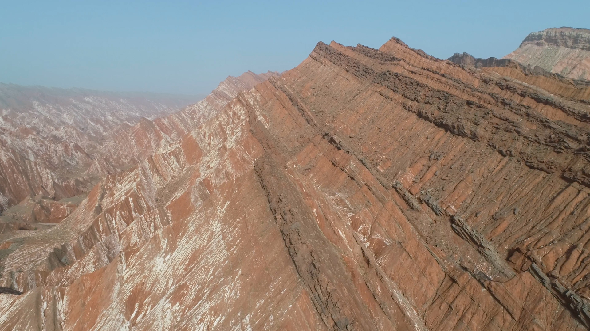 4k地壳运动形成的千层红岩地貌视频的预览图