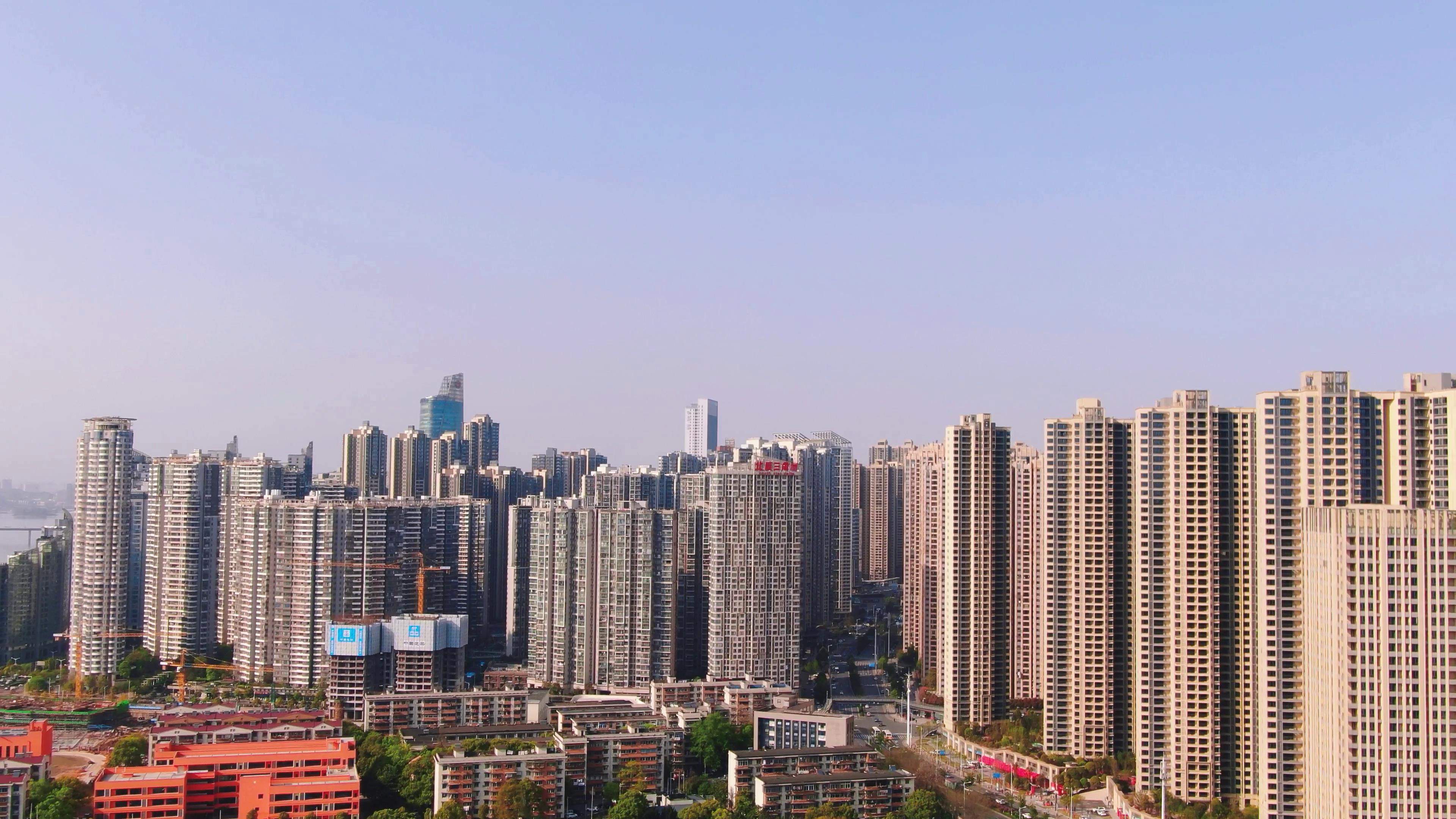 4K航拍城市密集小区高楼住宅视频视频的预览图