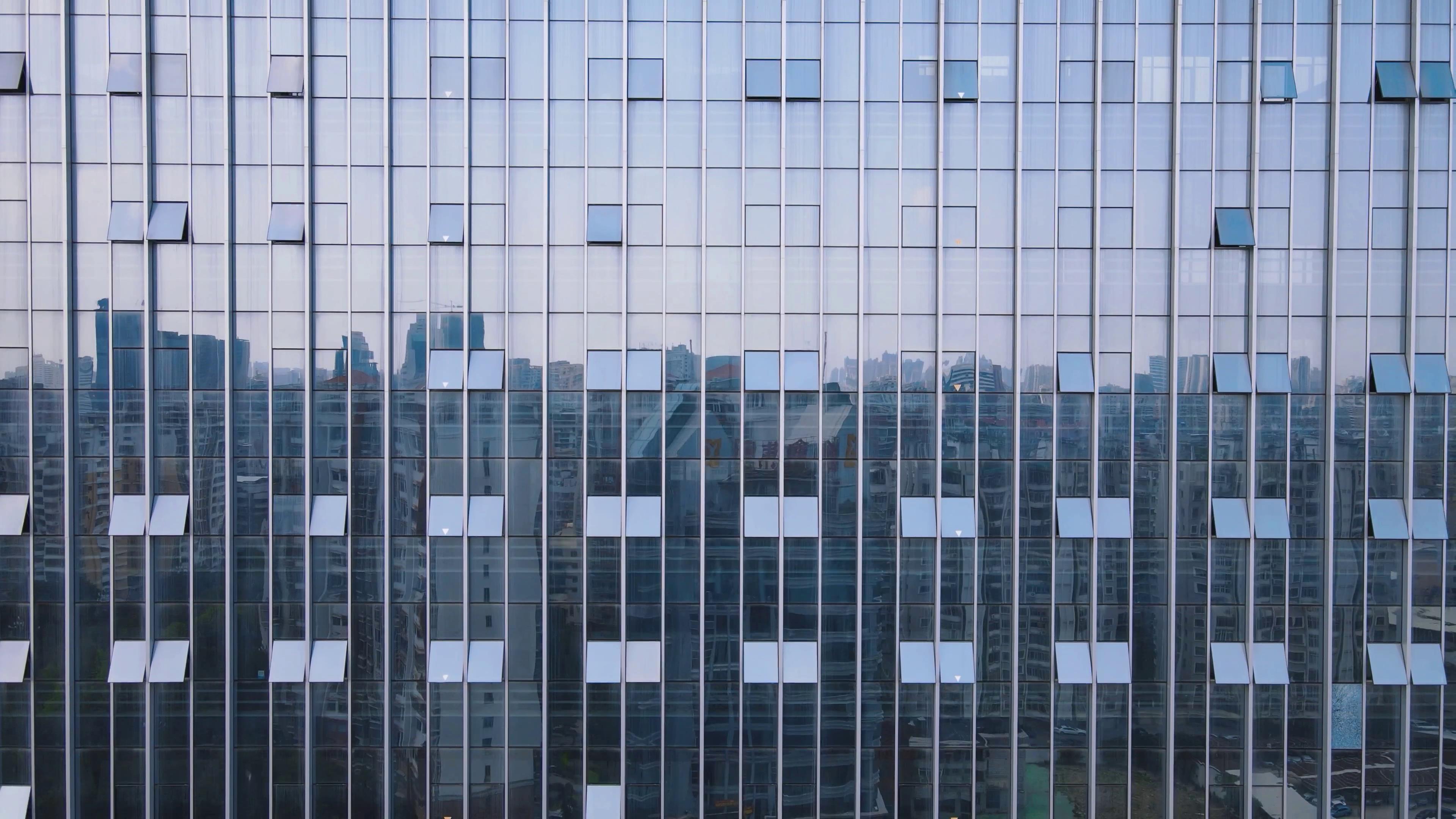 4K航拍商务大楼外墙特写商务建筑视频的预览图