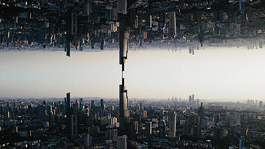 4K航拍南京城市全景紫峰大厦城市倒影视频的预览图