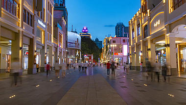 4k广州北京路步行街夜景人流实拍延时视频的预览图