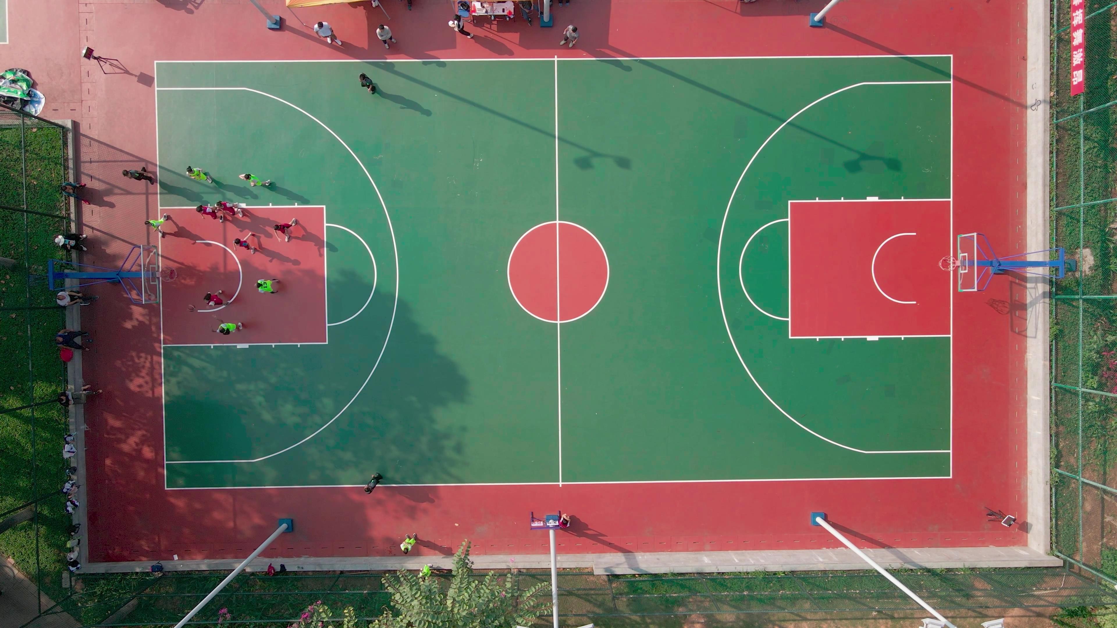 4K校园操场足球场篮球比赛场视频素材视频的预览图