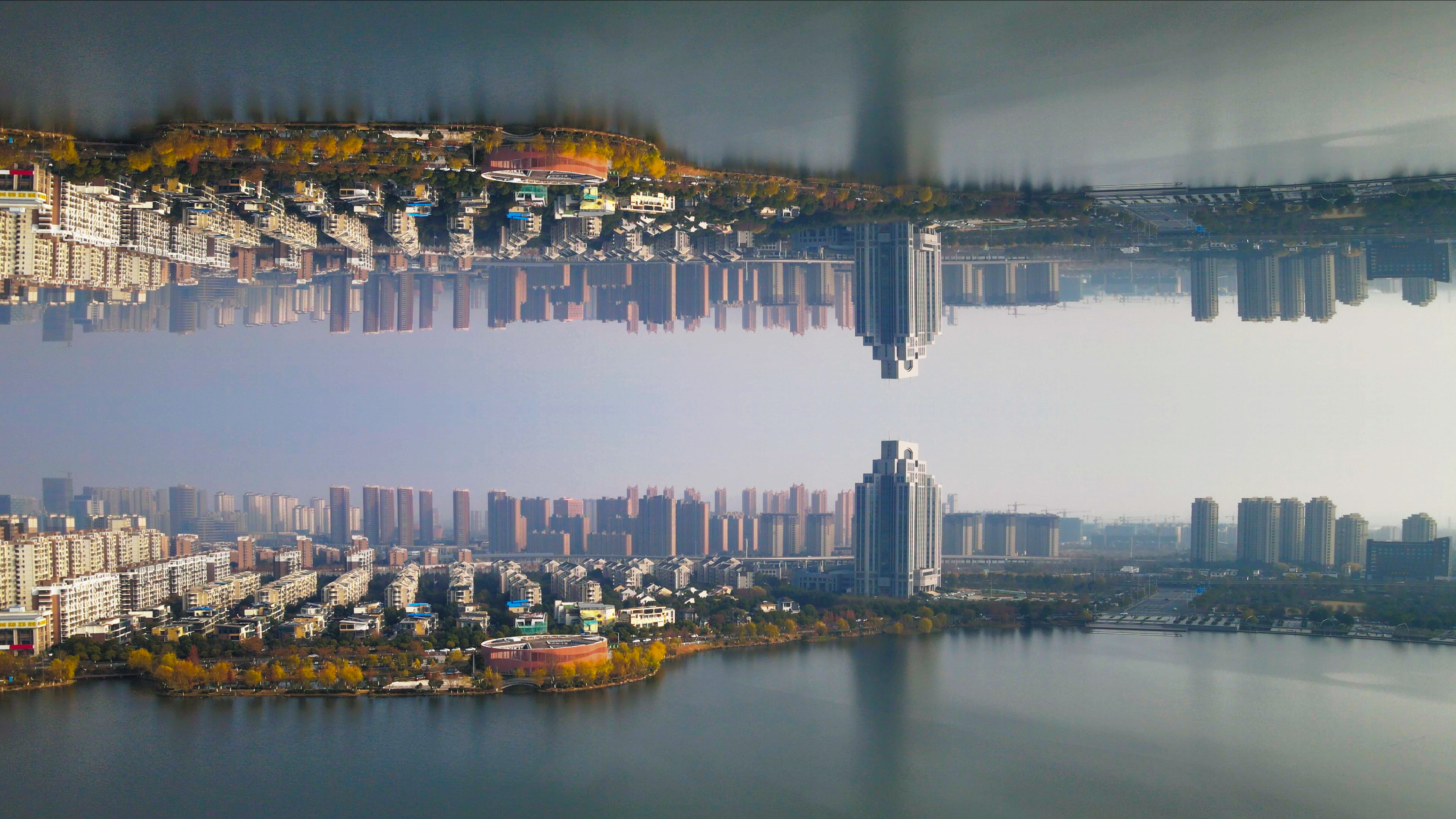 4K航拍南京江北新区城市倒影视频的预览图
