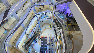 4K实拍大型购物商场商业综合体视频的预览图