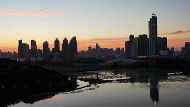 4K武汉城市月湖风景区剪影航拍实拍视频视频的预览图