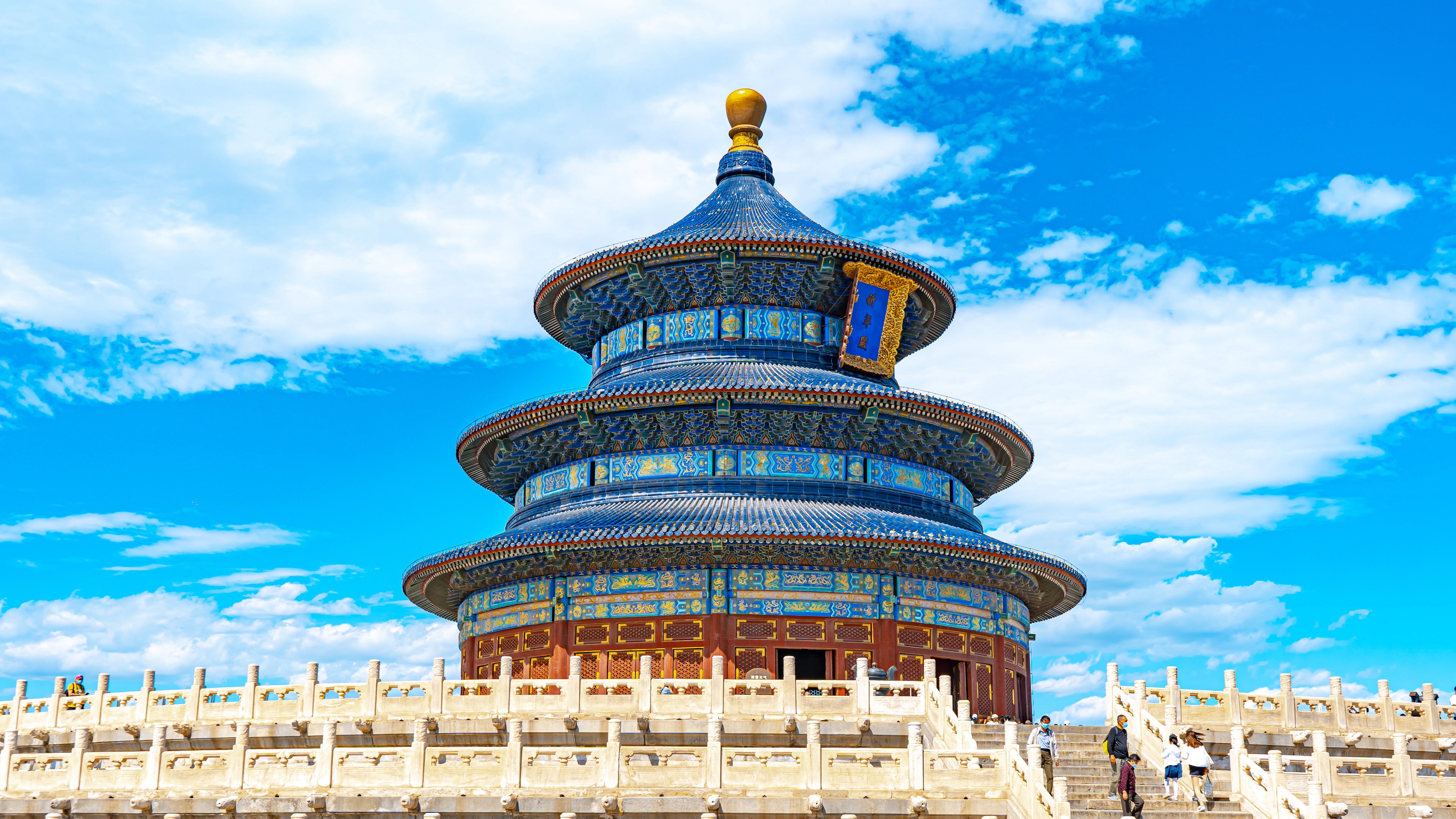 8K大气震撼北京地标天坛祈年殿蓝天白云延时视频的预览图