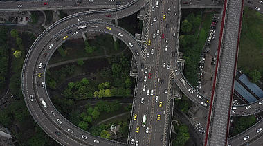4k航拍重庆城市立交桥车水马龙车流视频的预览图