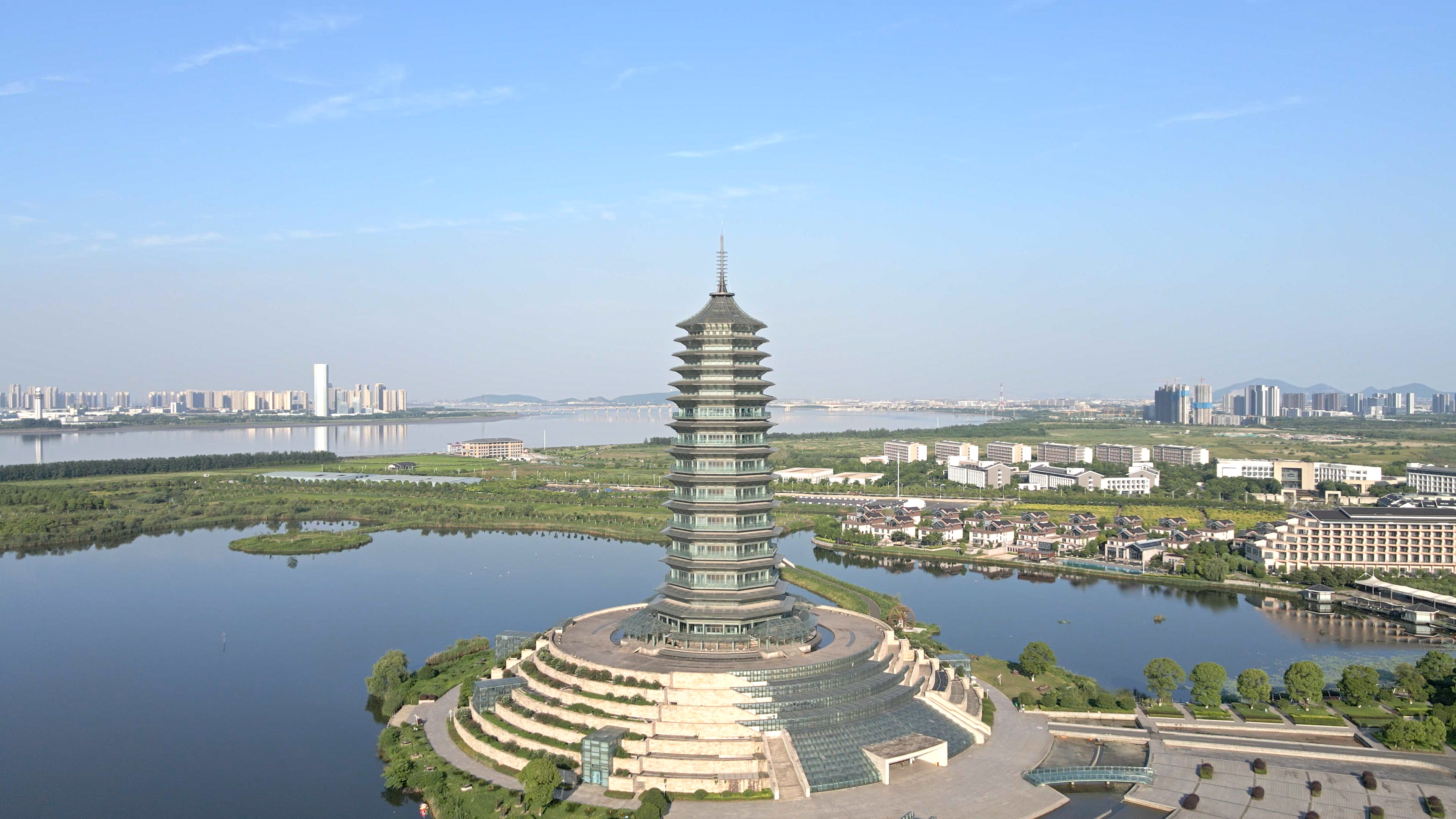 4K航拍杭州地标中国水利博物馆蓝天白云视频的预览图