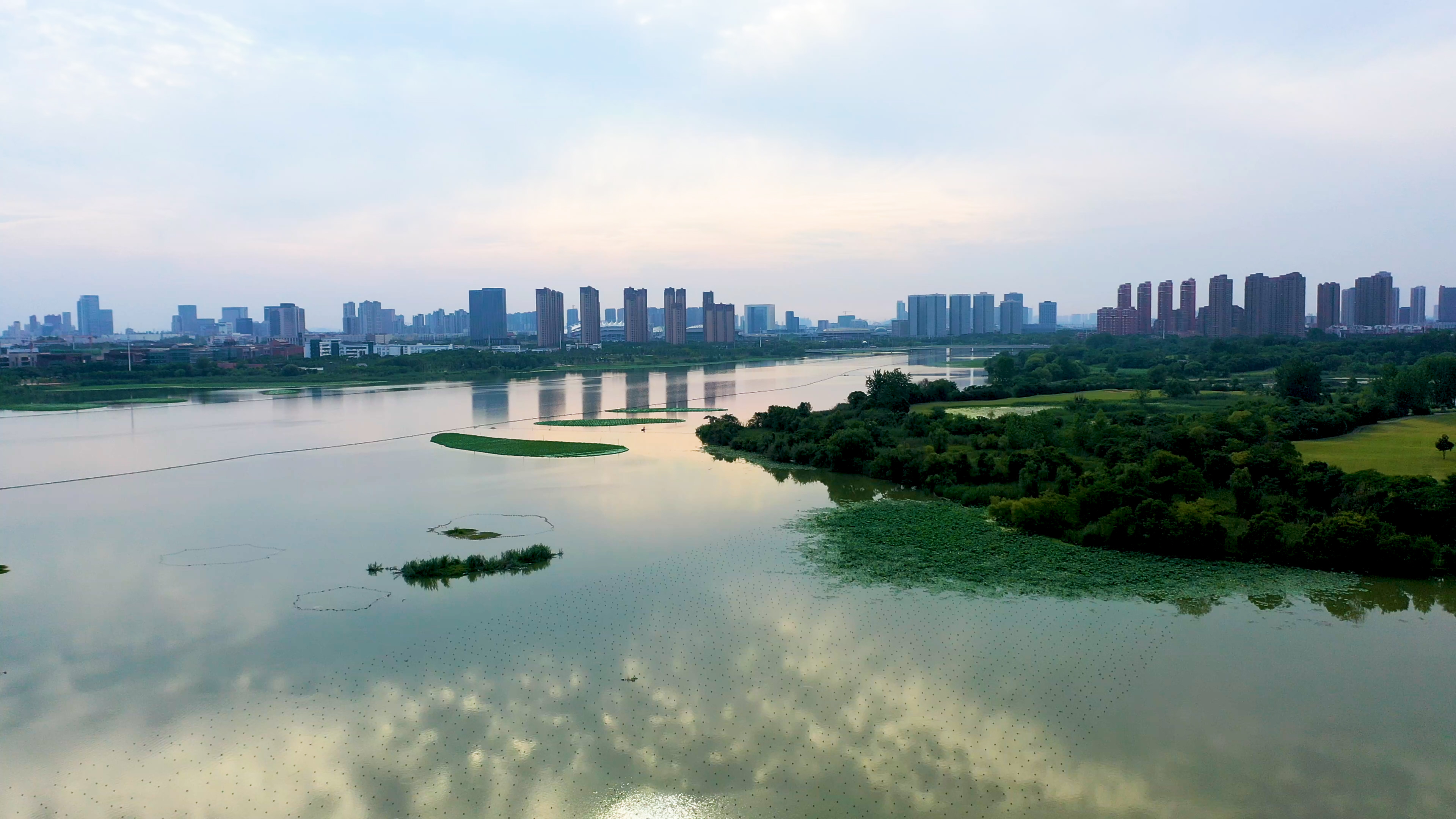 4K武汉城市建筑太湖子航拍俯拍实拍视频视频的预览图