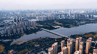 4K武汉城市建筑汤逊湖航拍实拍视频视频的预览图