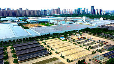 4K武汉城市建筑东风公司航拍实拍视频视频的预览图