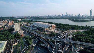 4K航拍南京新庄立交交通城市车流国展中心视频的预览图