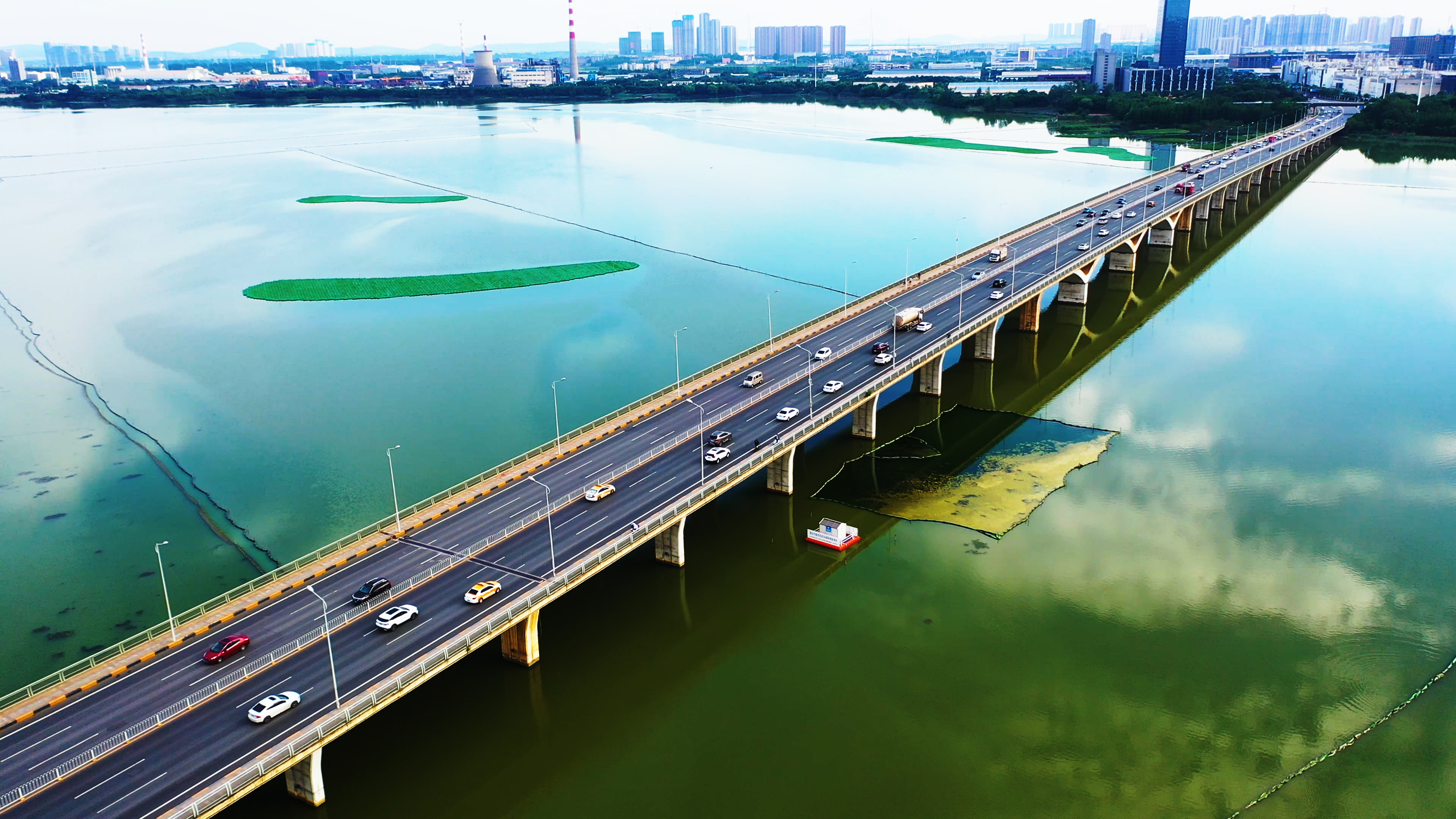 4K武汉城市地标太湖子大桥航拍实拍视频视频的预览图