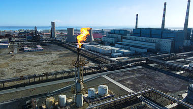 4K现代化制盐工厂工业排放航拍视频视频的预览图