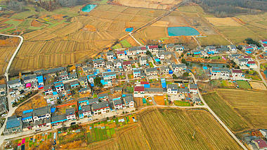 4K航拍乡村农村房屋土地风景视频的预览图