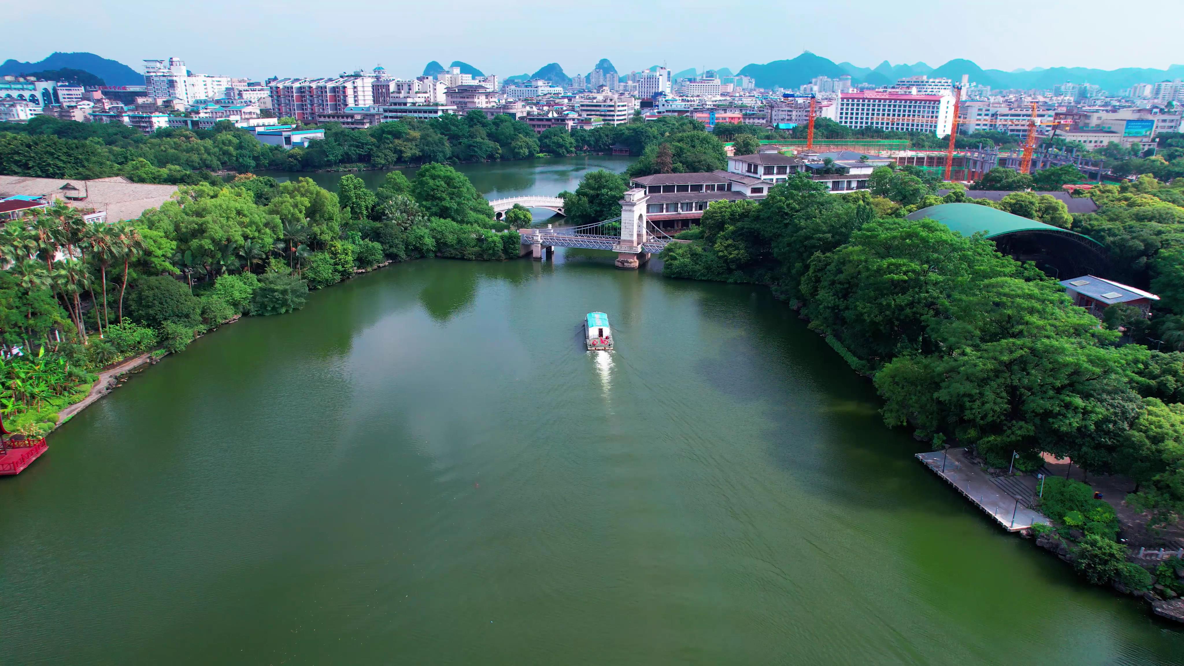 5.4k夏季风光桂林航拍两江四湖风景区视频的预览图
