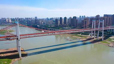 4k航拍城市重庆鹅公岩大桥车流视频的预览图