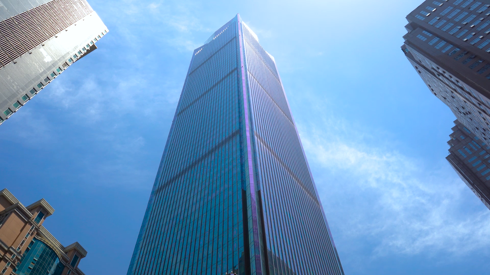 4k实拍重庆地标环球金融中心城市风景视频的预览图