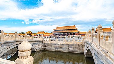 8K震撼蓝天白云下的北京紫禁城金銮殿旅游景点延时视频的预览图