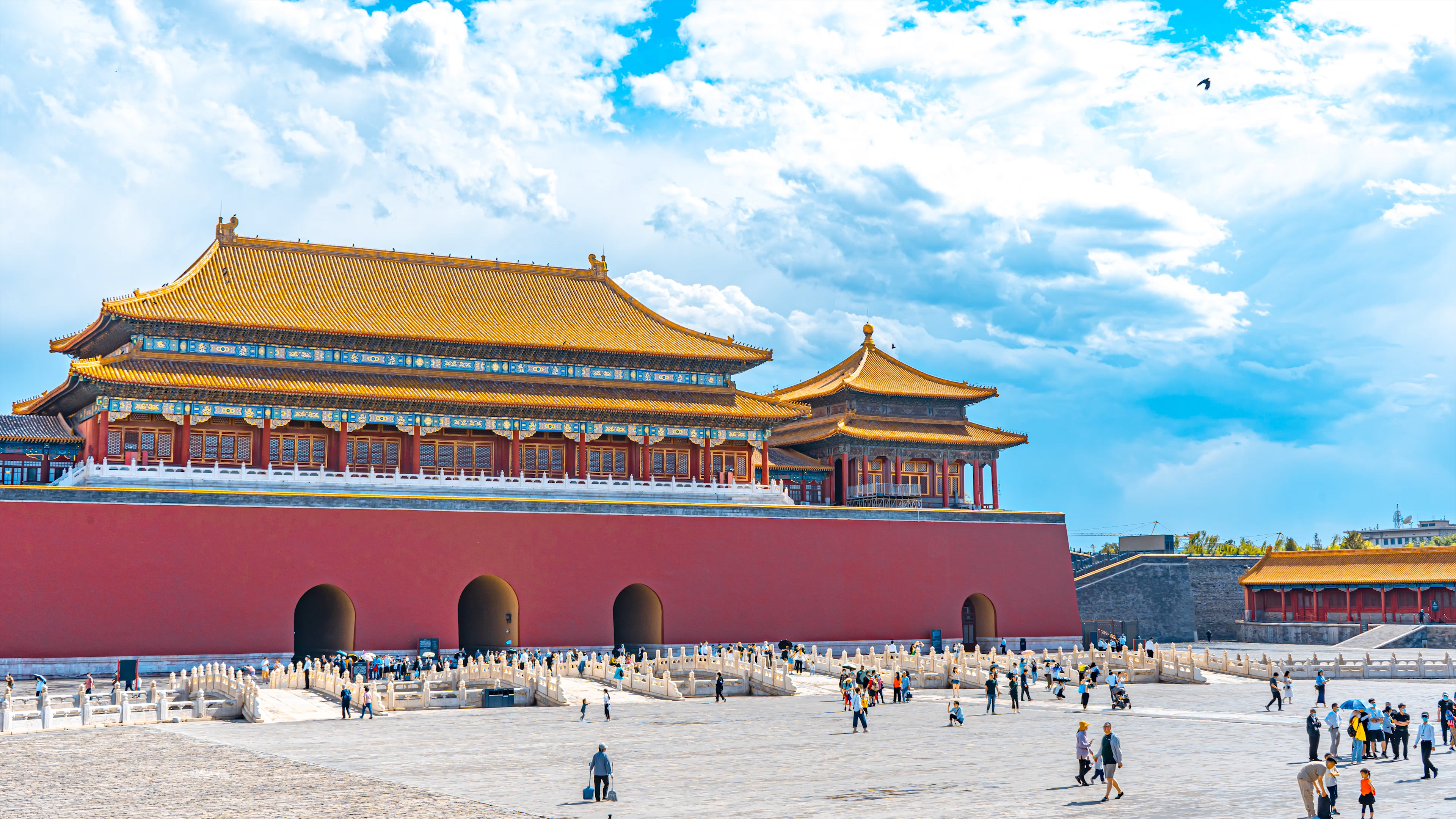 8K震撼延时北京地标紫禁城蓝天白云视频的预览图