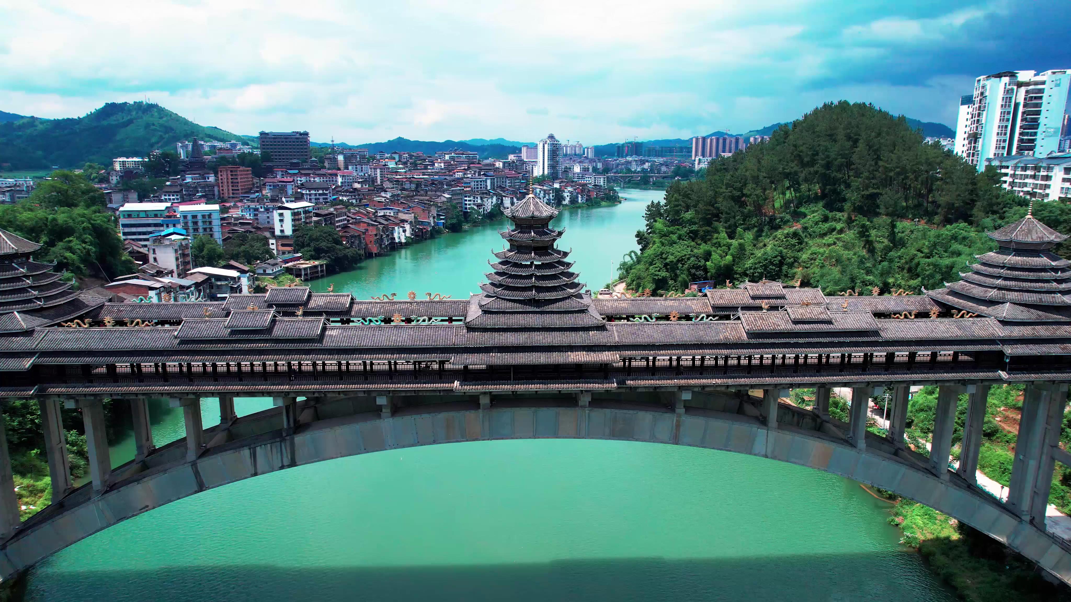 4K侗族三江风雨桥少数民族建筑航拍视频的预览图
