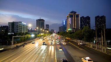 4K武汉城市夜晚马路车流车水马龙交通视频视频的预览图