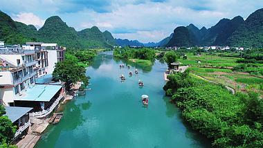 5.4k广西桂林山水遇龙河竹筏旅游风光航拍视频的预览图