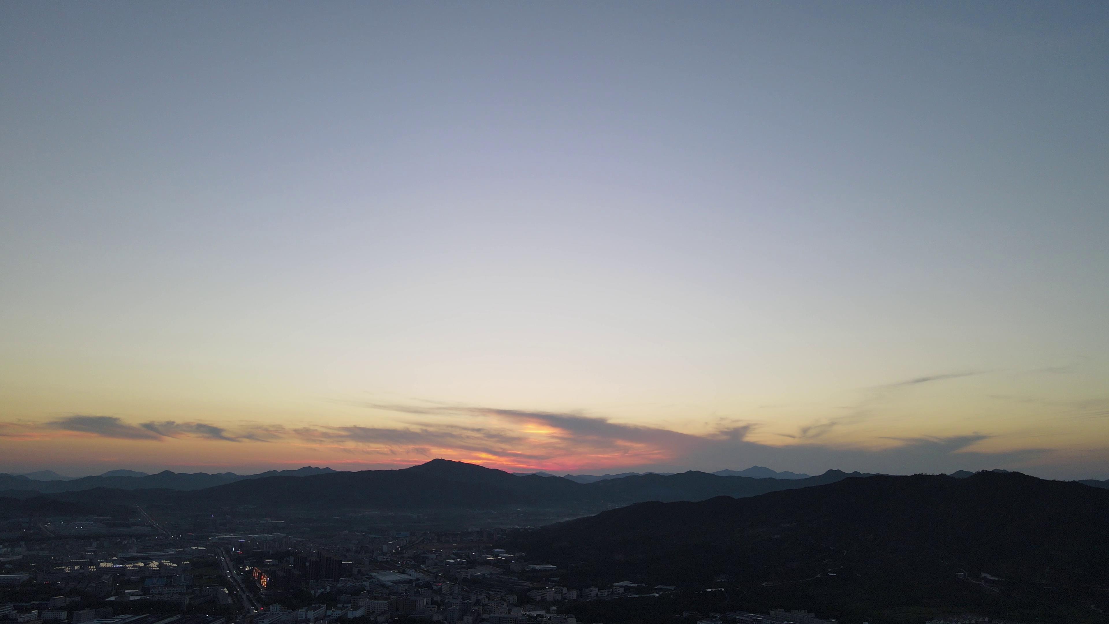4K航拍大山夕阳彩霞自然风景视频视频的预览图