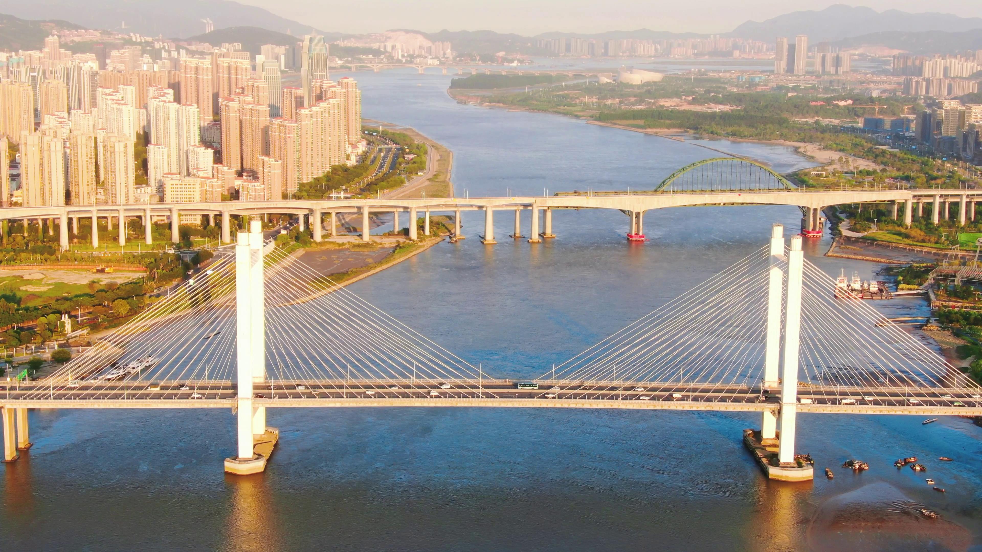 4K航拍湖南衡阳跨河桥梁车流交通视频视频的预览图