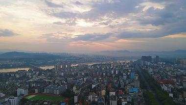 4K航拍江西城市清晨日出朝霞风光视频视频的预览图