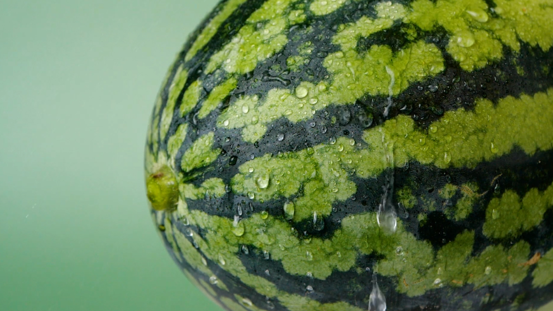 1080p升格西瓜挖西瓜大西瓜新鲜水果夏季水果视频的预览图