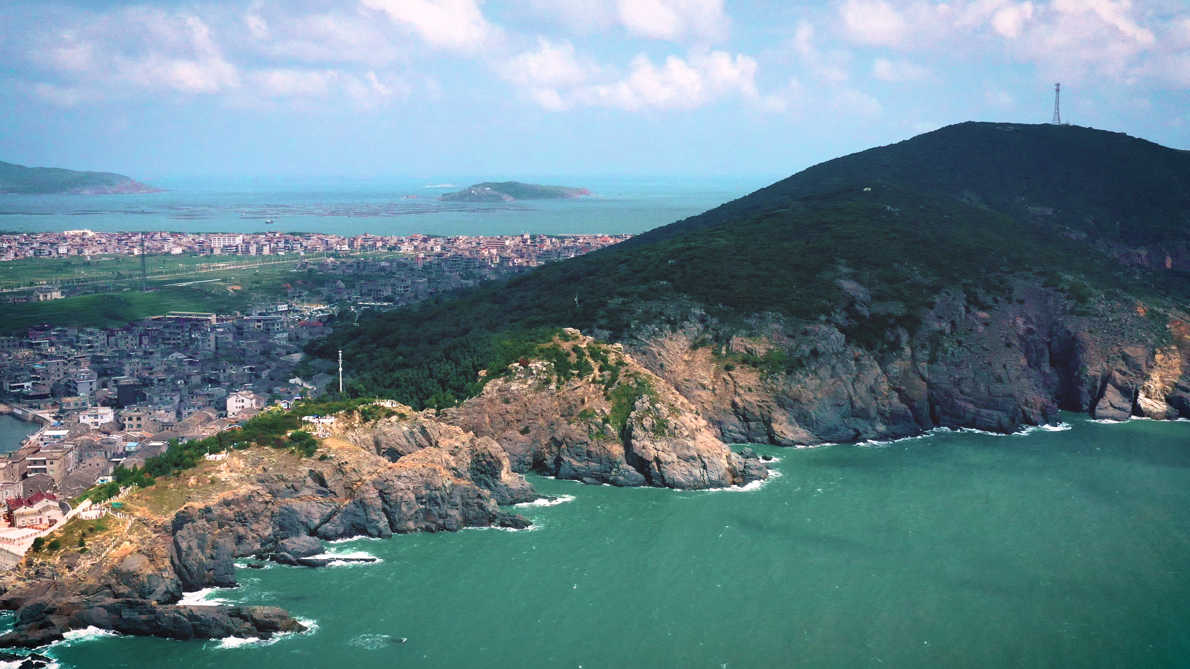 4K唯美航拍海岸线自然风光自然风景大海航拍视频的预览图