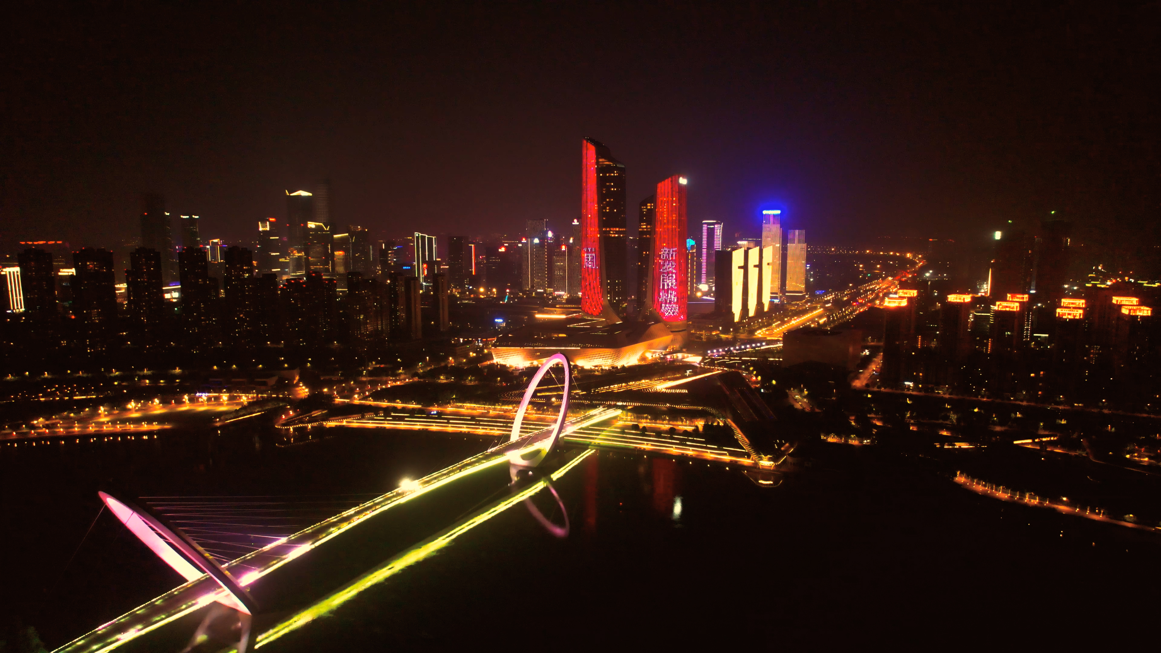 4K航拍南京地标保利大剧院南京眼夜景视频的预览图