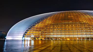 8K大气全景北京中国国家大剧院夜晚灯光秀延时视频的预览图